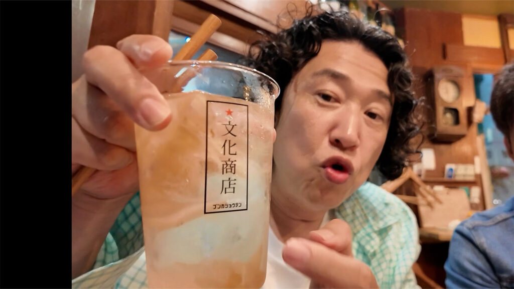 文化商店のお酒を飲むキング
