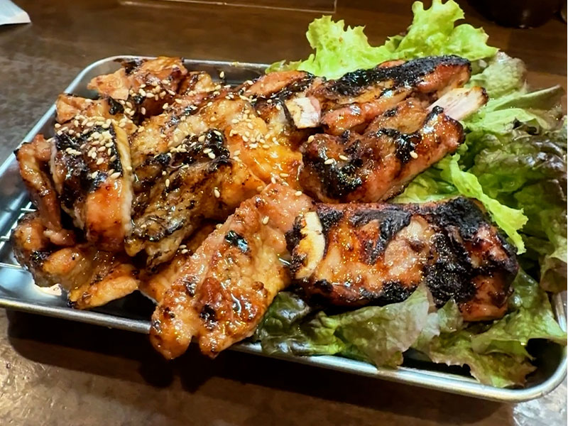 肉八の骨付きカルビ