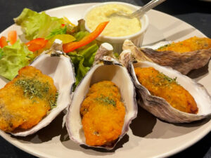 小倉のオイスターバー「ヘンリーカーネル」のカキフライ