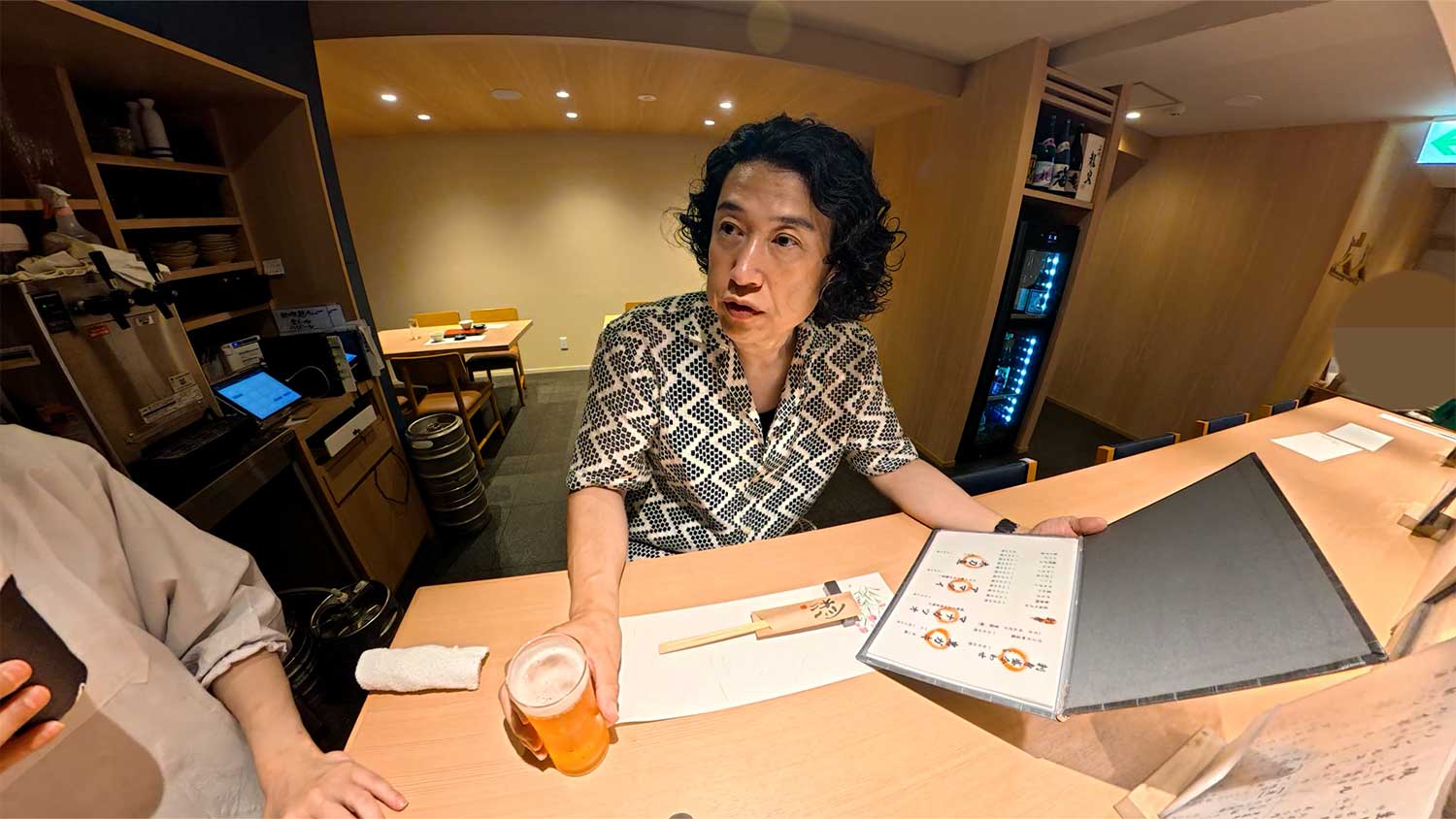 小倉京町の居酒屋【まつ藤】の店内（カウンター席）