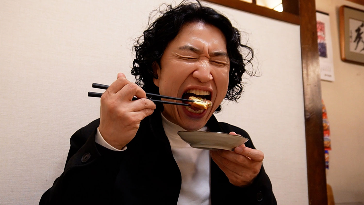 小倉京町の居酒屋【秀（ひで）】の料理を食べるキング