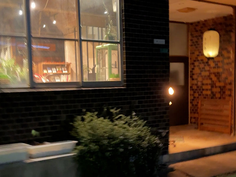 門司の夜カフェ【カフネ】の外観